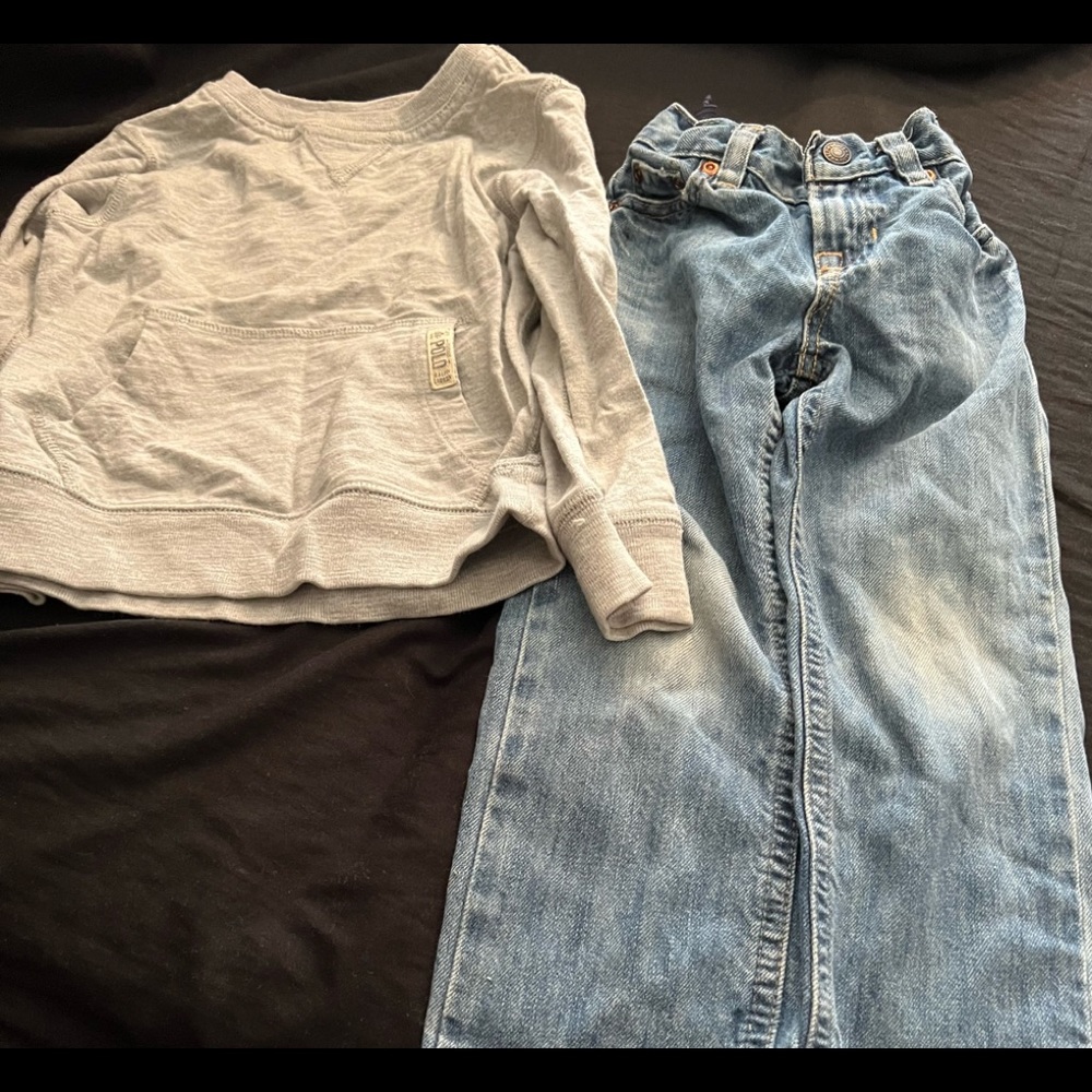 Front pocket sweatshirt & straight leg jeans bundle